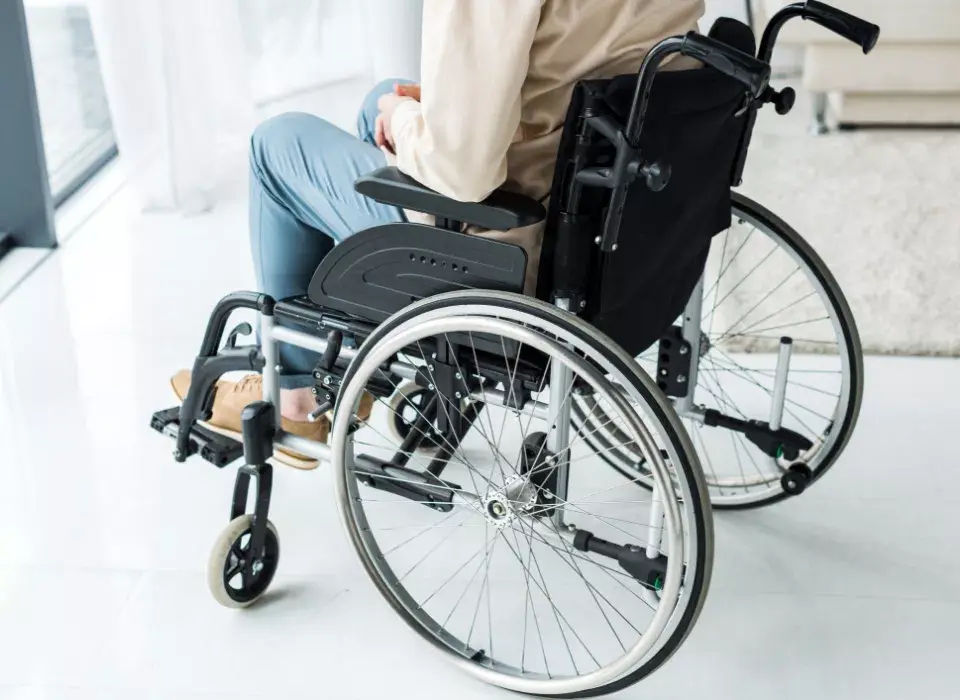osoba na wózku inwalidzkim